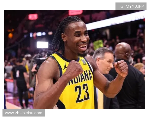 史密斯5.1秒三分反绝杀,深圳替补席沸腾相拥