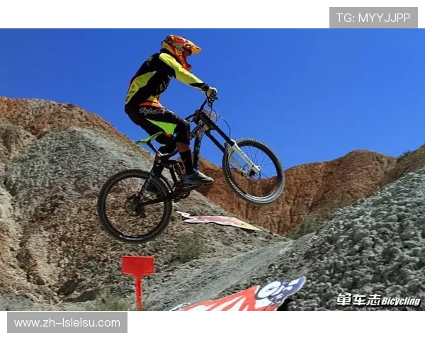 女子速降选手突破技术壁垒，在山地公园弯墙坠台展现卓越控车能力